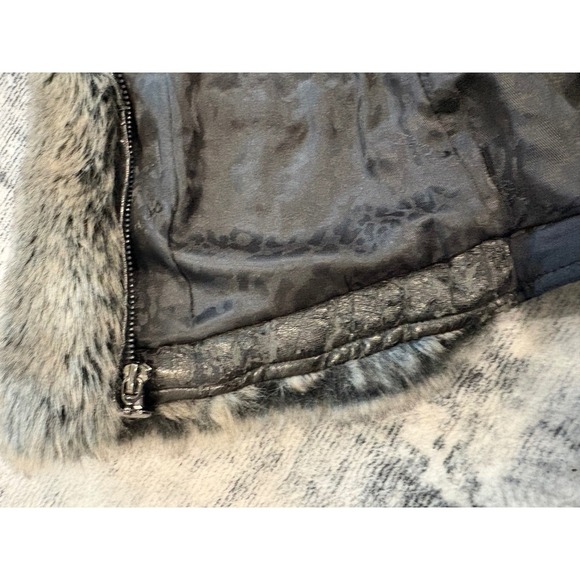 Guess Los Angeles Faux Fur Vest, Gray, Sleeveless Jacket, S/P, 1981 - Picture 6 of 11